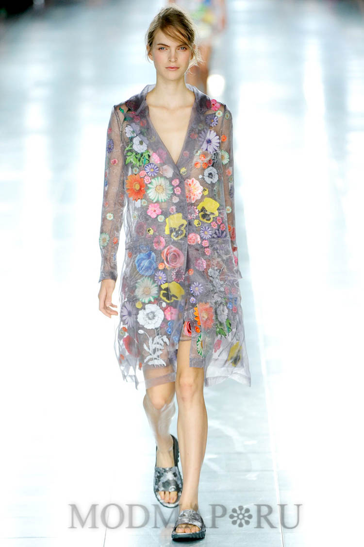 прозрачные платья Christopher Kane с цветами